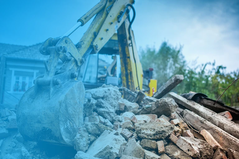 STAVEBNÍ PRÁCE, ODVOZ SUTI, ZATEPLENÍ FASÁD A GARÁŽE